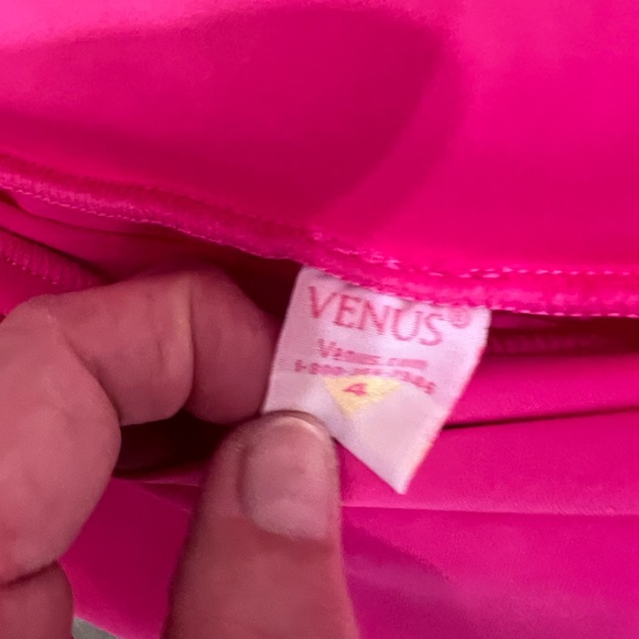 Venus swim top and skirted bottoms. - Picture 4 of 7